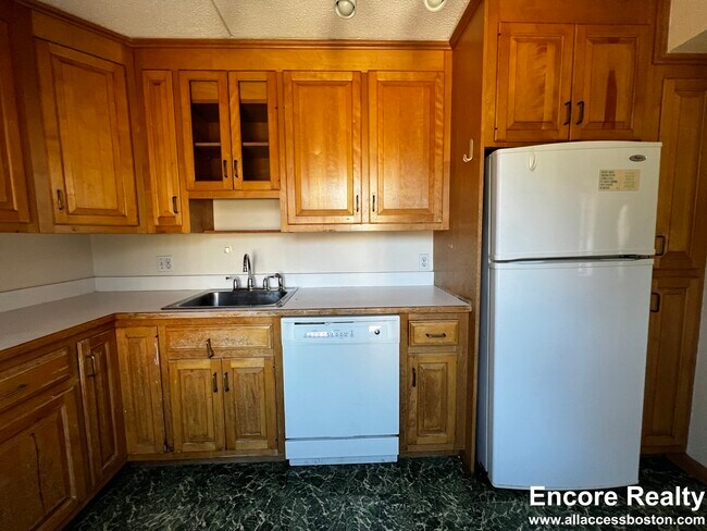 Building Photo - 1243 Beacon St