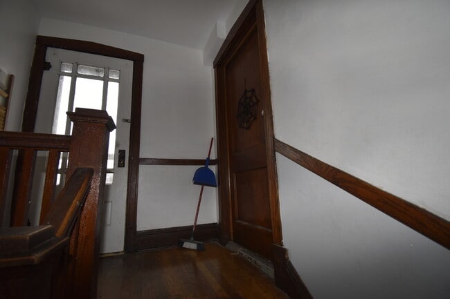 Photo - 5612 S Sawyer Ave