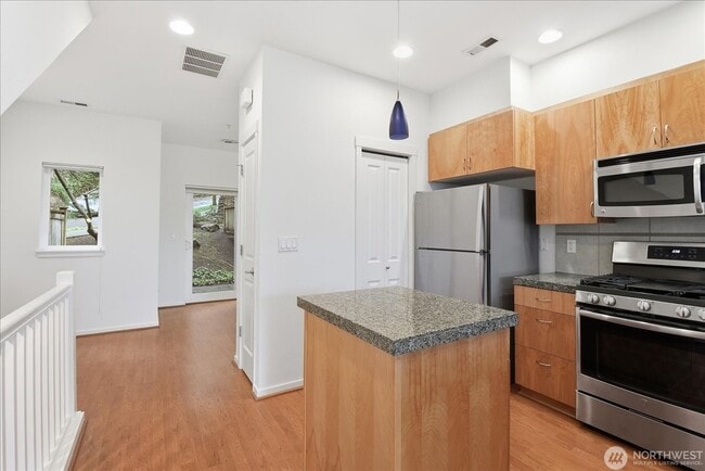 Photo - 63 Cougar Ridge Rd NW