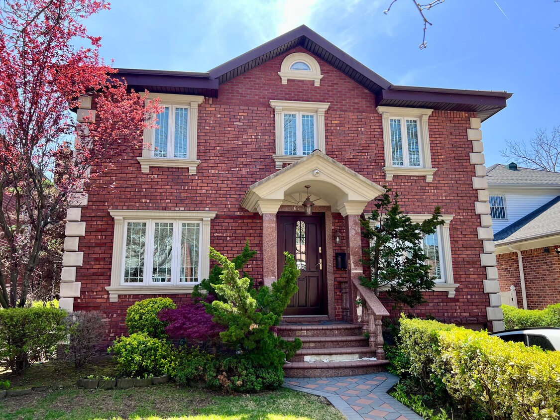 Photo - 65-42 Cromwell Crescent (Queens, NY)