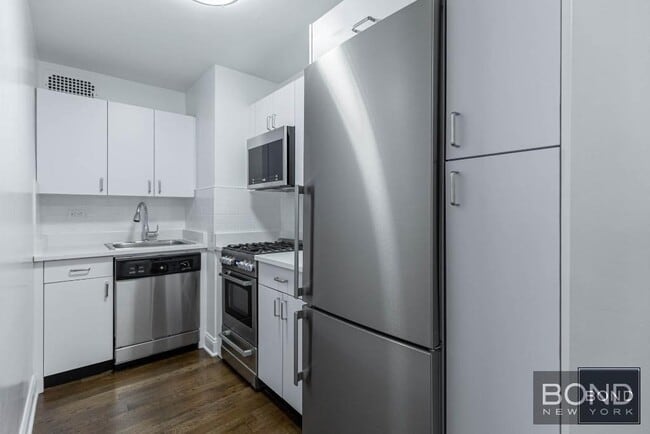 Building Photo - 957 Second Avenue Unit 3rd Flr Rental