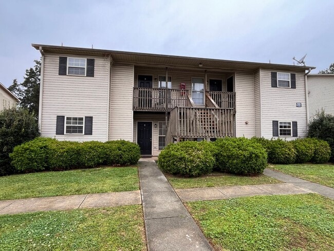 Building Photo - 5005 Chancellor Square Unit A