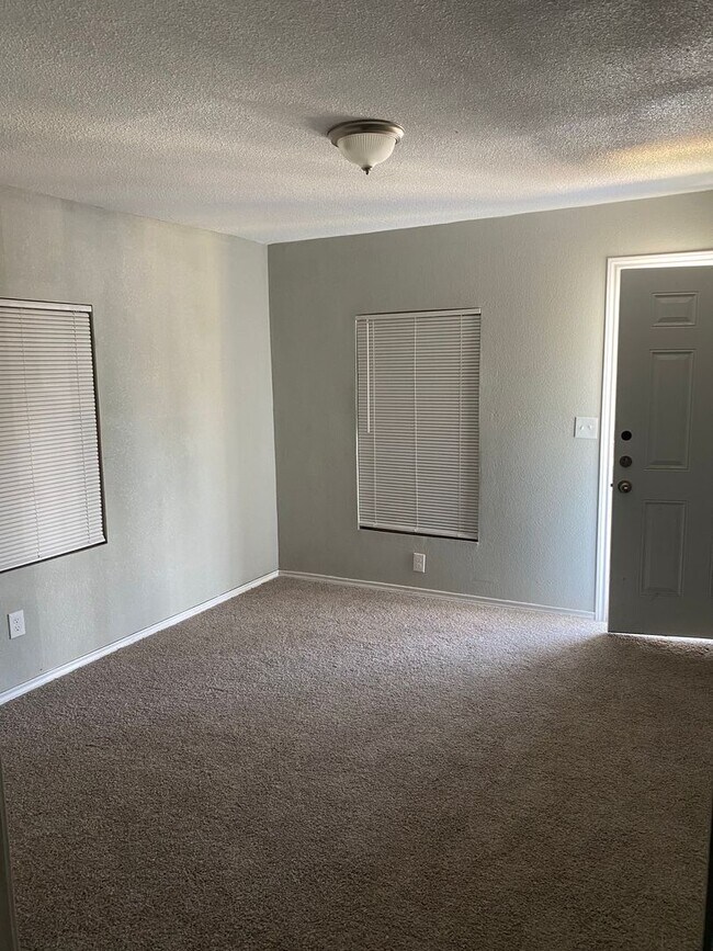 Photo - 2324-26 ELSIE FAYE HEGGINS Unidad 2326