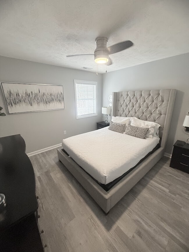 Photo - 469 White River Dr