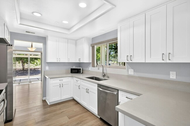 Building Photo - 28147 Queensbridge Rd