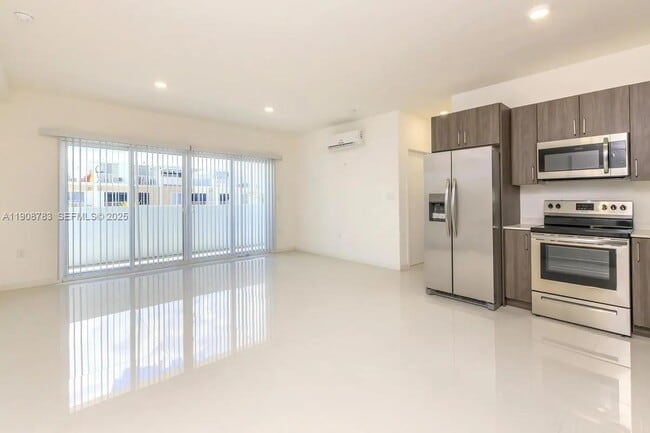 Building Photo - 25850 SW 140th Ct Unit 7-506