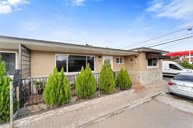 Photo - 820 SW 17th Ave Unidad 1