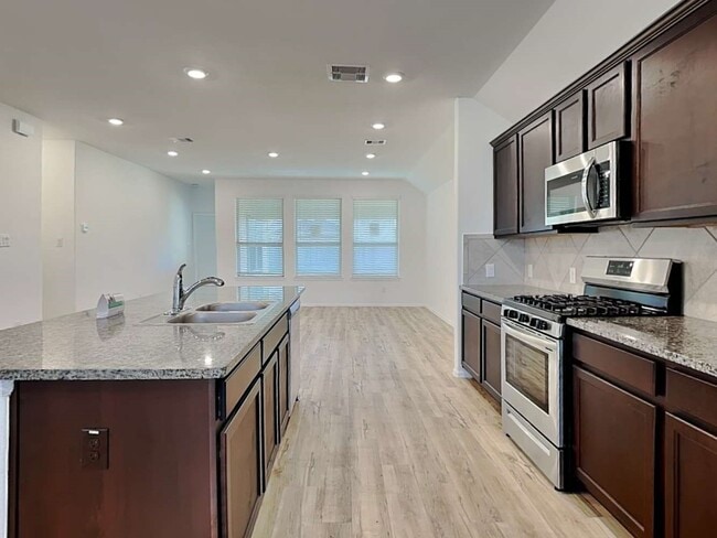 Photo - 502 Pecan Landing Ln