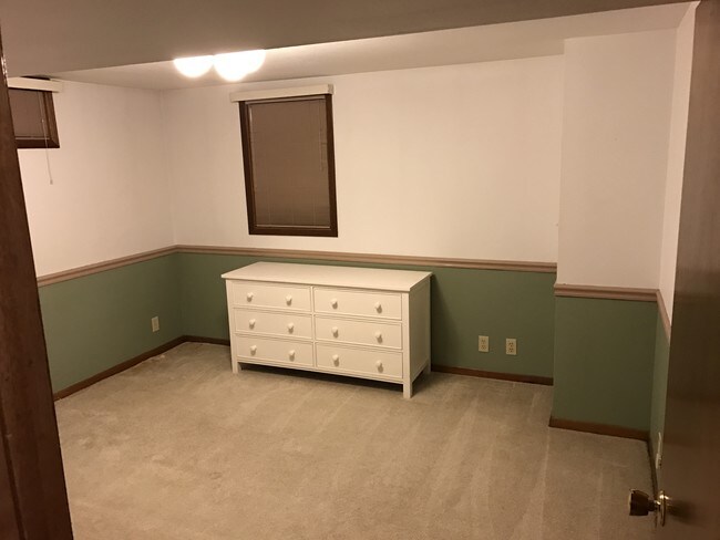 LARGE BR with ample closet - 3117 Northwood Dr Unit 1