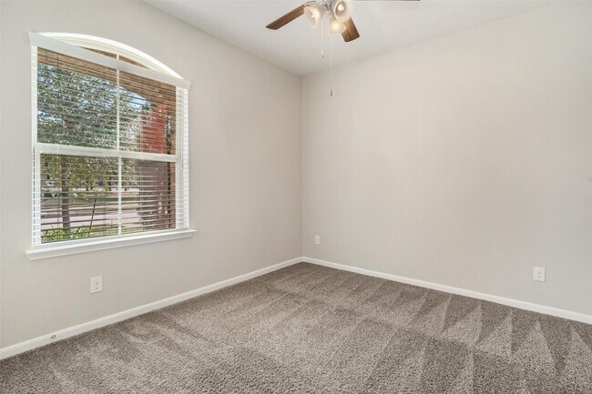 Photo - 2722 Kaman Ln