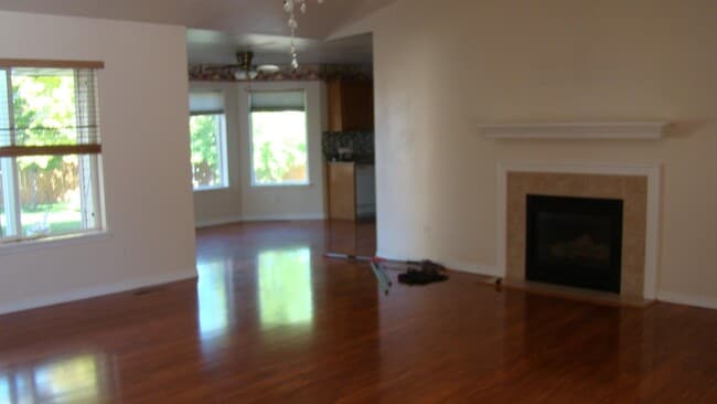 Photo - 1507 Anny Dr W