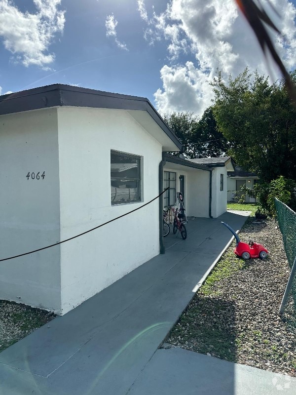 Building Photo - 4064 SW 52nd St Rental