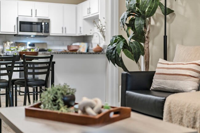 Building Photo - 21 Oaks