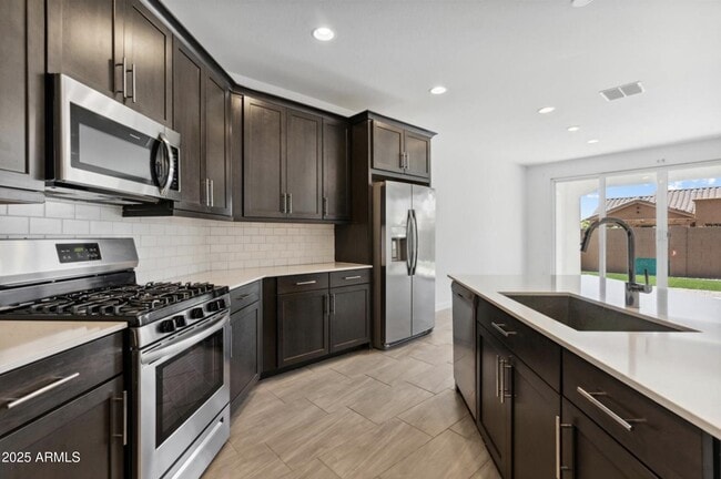 Photo - 565 E White Wing Dr