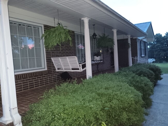 Front porch swinging in the pleasant breezes - 2650 Highway 77