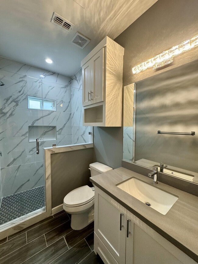 Photo - 3004 W Driftwood St Unit 2