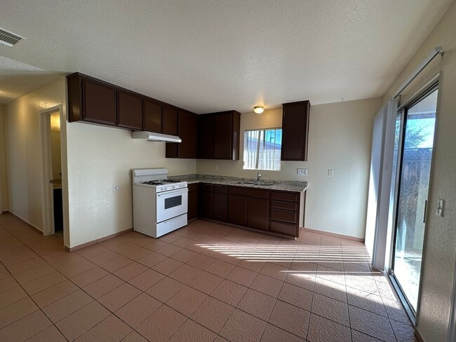 Photo - 13915 Spruce St Unidad C