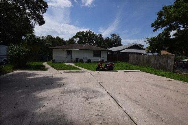 Photo - 305 W Hancock St