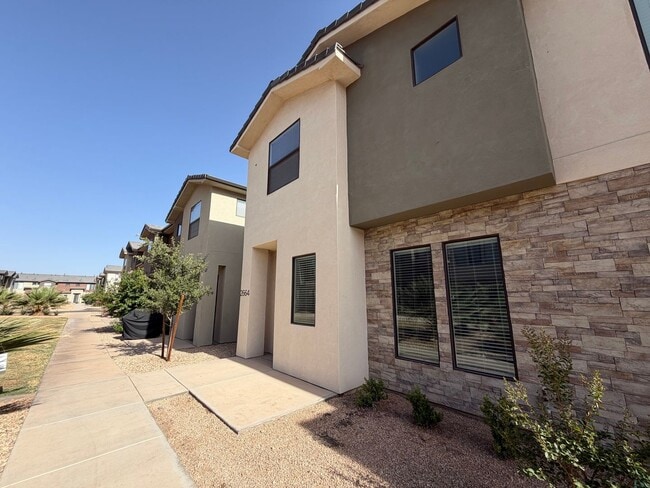 Photo - DARLING TOWNHOME FOR RENT!