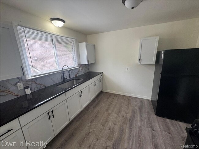 Photo - 8083 Mendota St