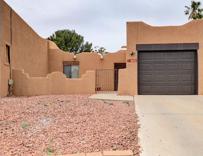 Building Photo - 3109 Las Placitas Rd