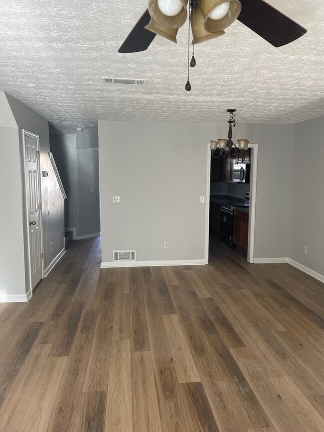 Photo - Spacious Townhome, New flooring!
