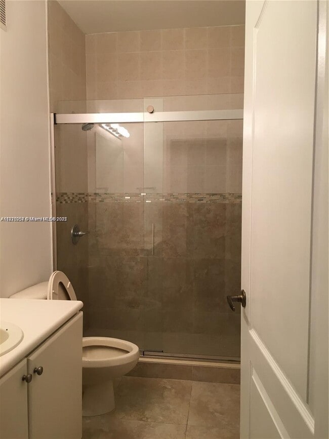 Photo - 17630 NW 73rd Ave Unidad 102-4 Rental