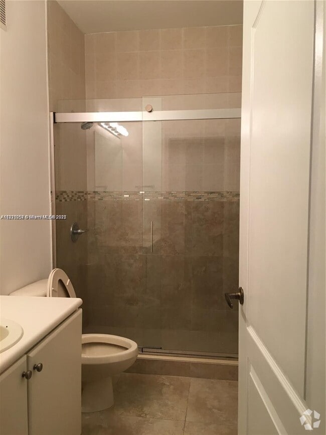 Building Photo - 17630 NW 73rd Ave Unit 102-4 Rental