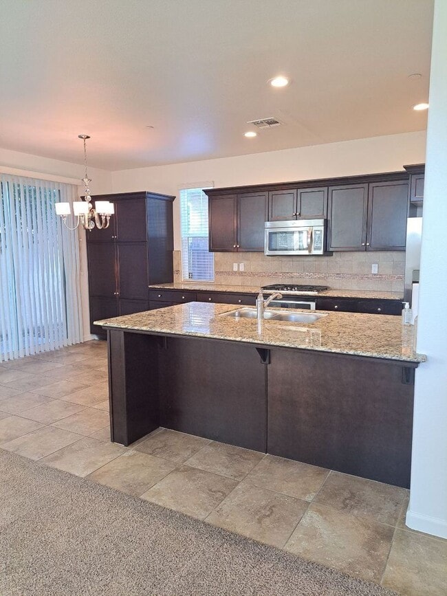 1504 N Vanguard Way