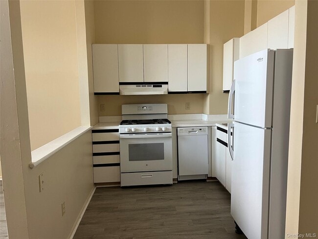 Photo - 21 Village Ml