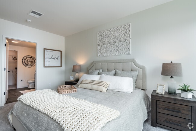 2BR, 2BA - 1,040SF