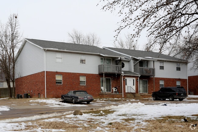Photo - Seven Oaks Apartments