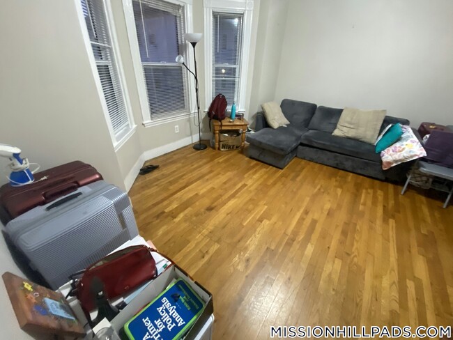 Photo - 1574 Tremont St Unidad 2