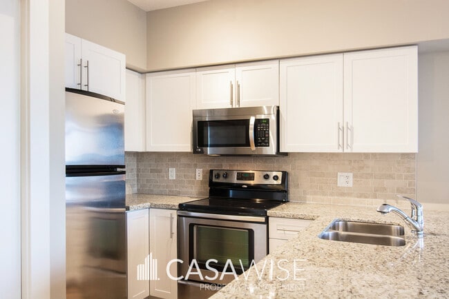 Building Photo - 10136-2104 104 St NW