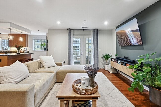 Building Photo - 4091 S Four Mile Run Dr Unit 401