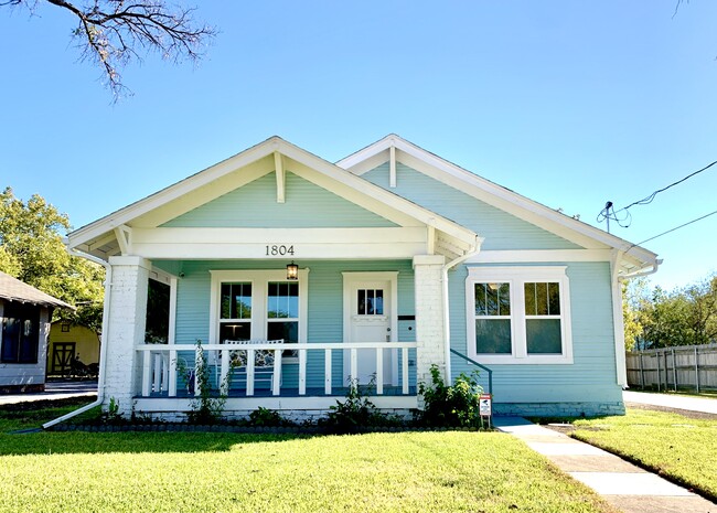 Historic Shiplap Cottage - 1804 N Elm St Casa