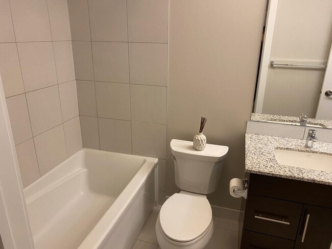 32 Varsity Estates Cir NW Unit 810