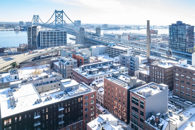 214 Vine St - Benjamin Franklin Bridge - 214 Vine