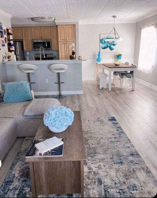 Building Photo - 5304 W Kennedy Blvd Unit 306