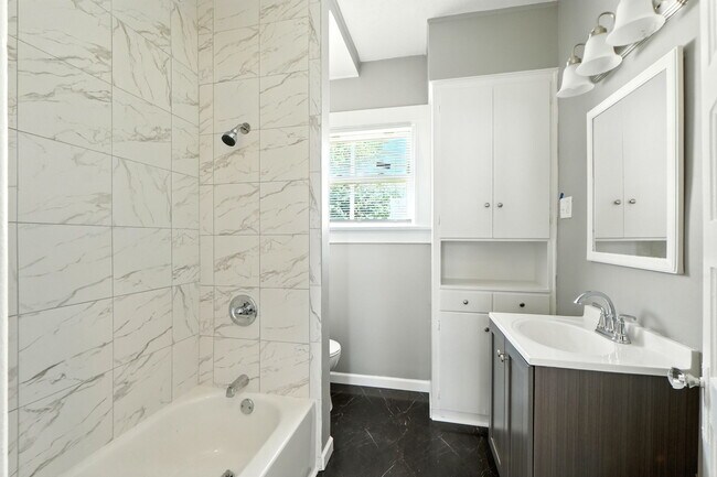 Photo - 3706 Oliver St