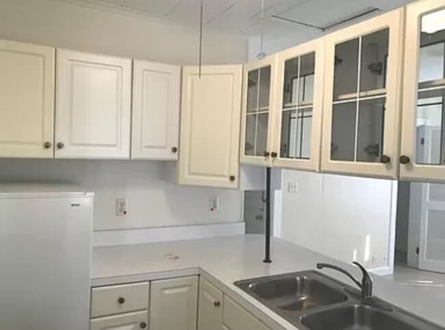 Building Photo - 522 Harwood St Unit 412 Cathcart Ave