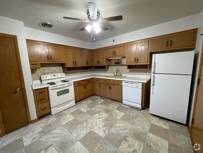 Building Photo - 8305 W Morgan Ave Rental