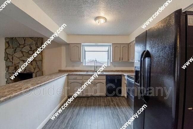 Photo - 100 Eaton Rd SE