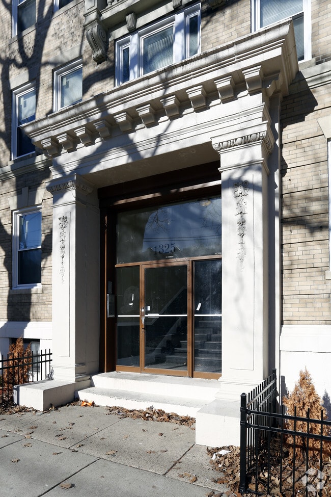 Photo - 1325 COMMONWEALTH Ave