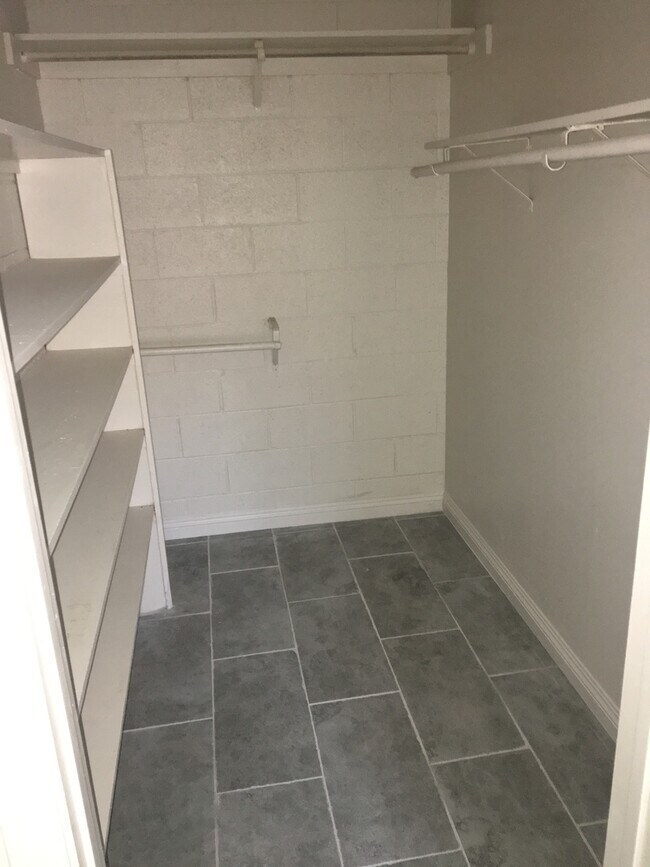 Photo - 615 S Royal Crest Cir