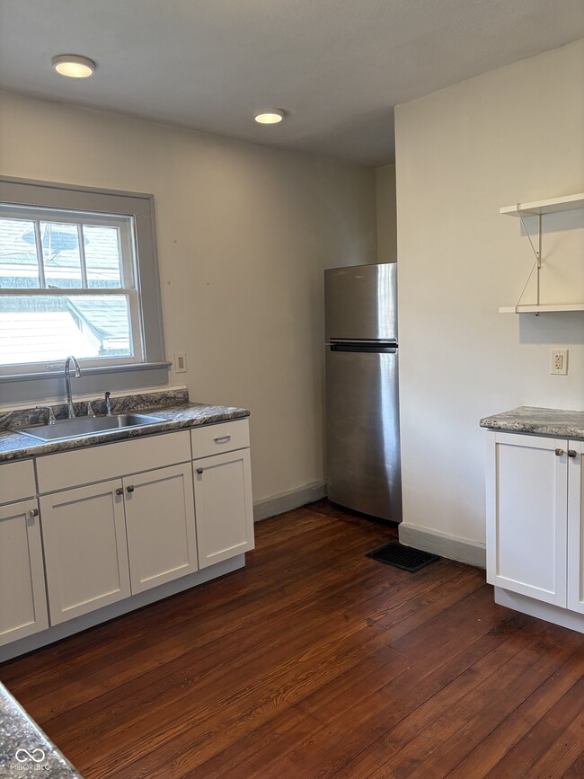 Photo - 823 Tecumseh St