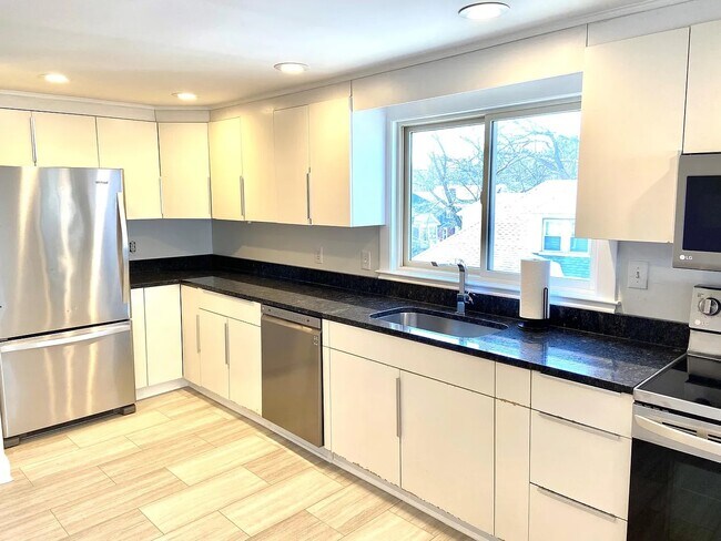Photo - 640 Lagrange St Unit 2