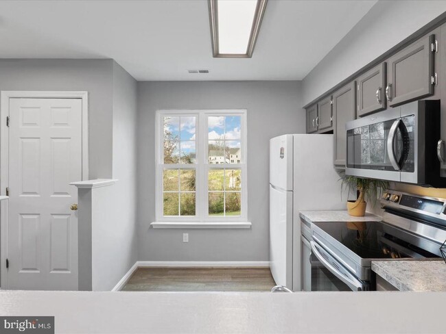 Photo - 9422 Scarlet Oak Dr