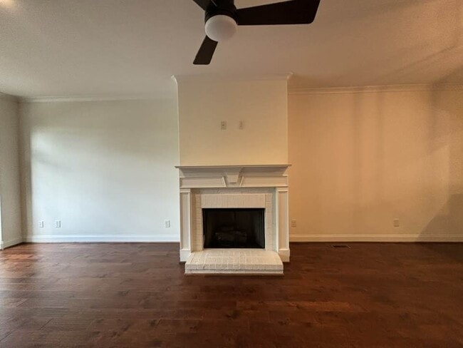 Photo - 954 Lennox Blvd