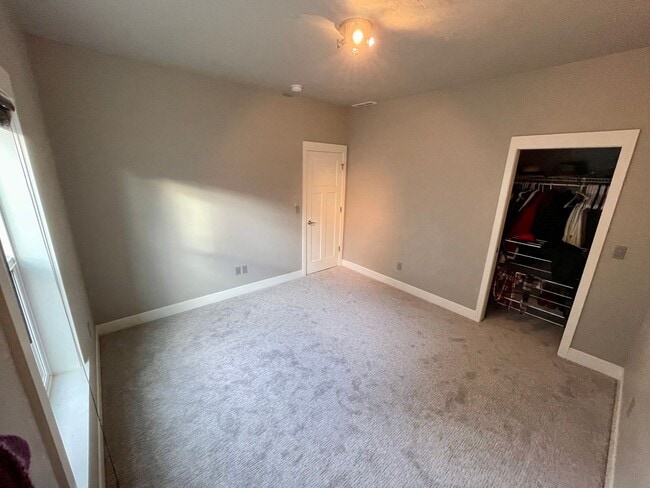 Photo - Modern 2 Bedroom, 2.5 Bathroom Bi-Level Du...